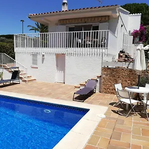 https://xalet-a-primera-linea-de-mar.catalonia-hotels.com